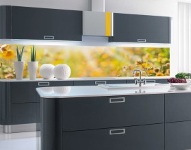 ŁĄKA W PROMIENIACH SŁOŃCA - hartowany panel szklany do kuchni na wymiar