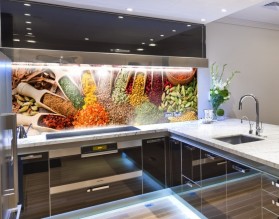 W PRZYPRAWACH - hartowany panel szklany do kuchni na wymiar
